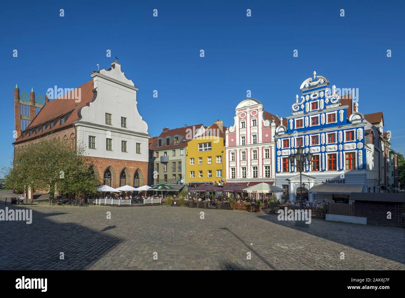 Szczecin (Stettin): Altstaedter Rathaus, beherbergt das Museum fuer Stadtgeschichte und historische Haeuser am Alten Markt, Danzig | usage worldwide Stock Photo