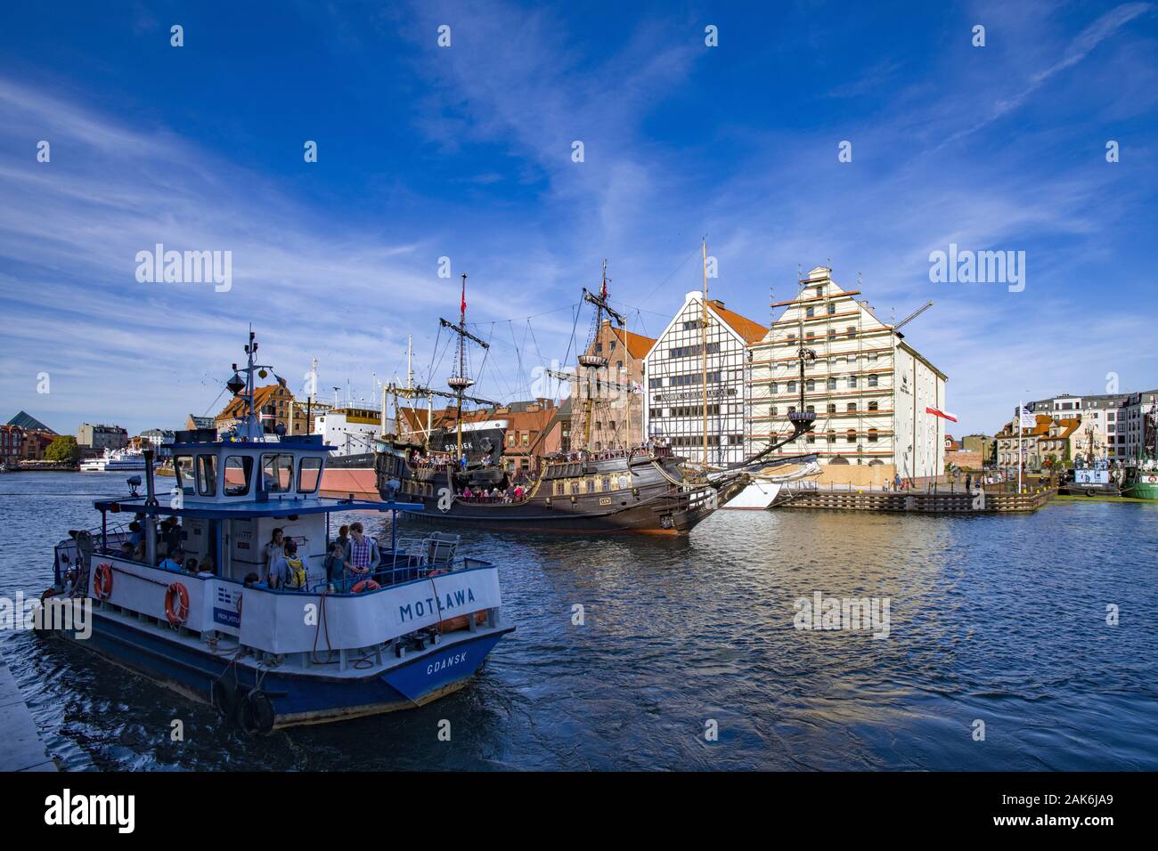 Gdansk (Danzig): Ausflugsboote und Nachbauten historischer Segelschiffe auf der Mottlau, Danzig | usage worldwide Stock Photo