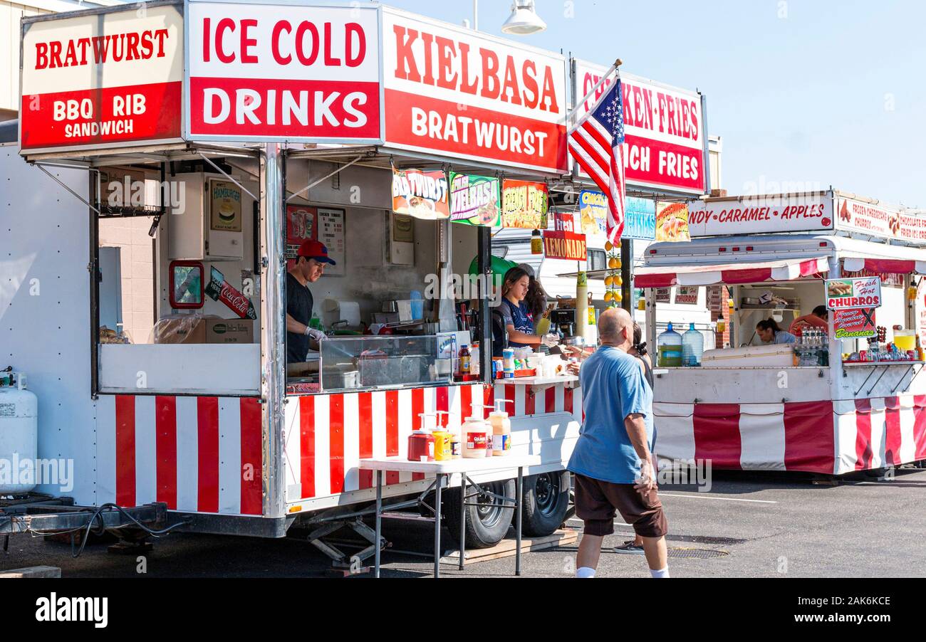 Chicken food truck hires stock photography and images Alamy