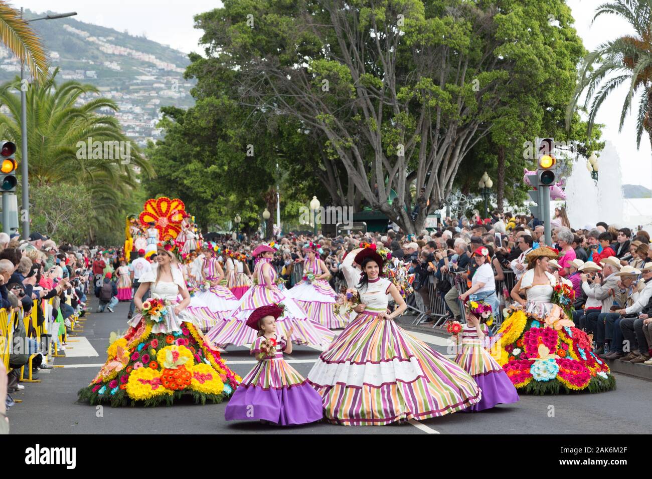 Funchal "Festa da Flor" (Blumenfest), Umzug auf der Avenida do Mar e