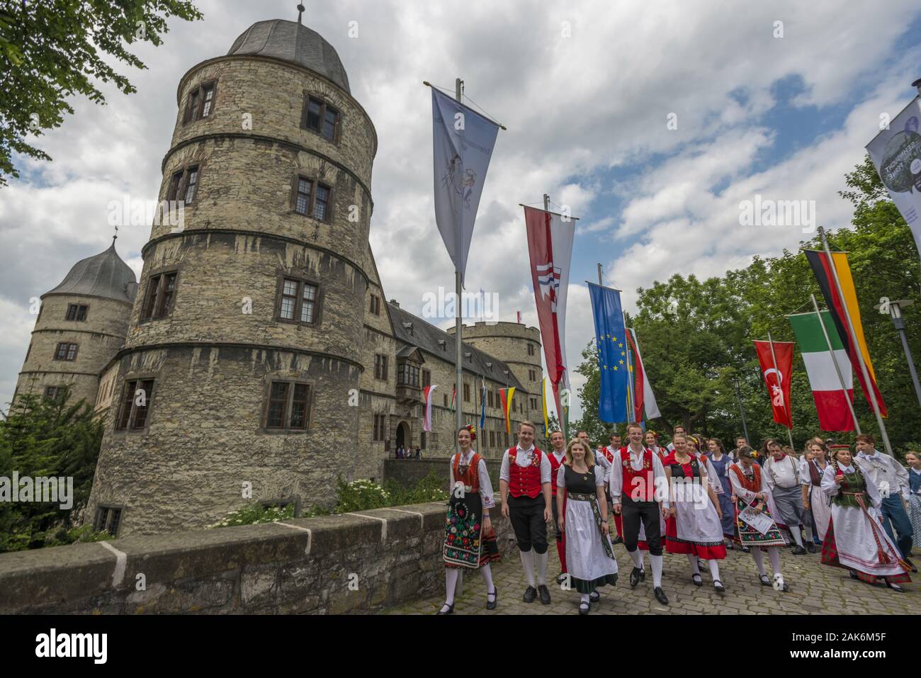 Bueren: Wewelsburg, Intern. Jugendfestwoche mit Taenzern und Musikern aus ganz Europa sowie heimischen Volkstanzgruppen, Teutoburger Wald | usage worl Stock Photo