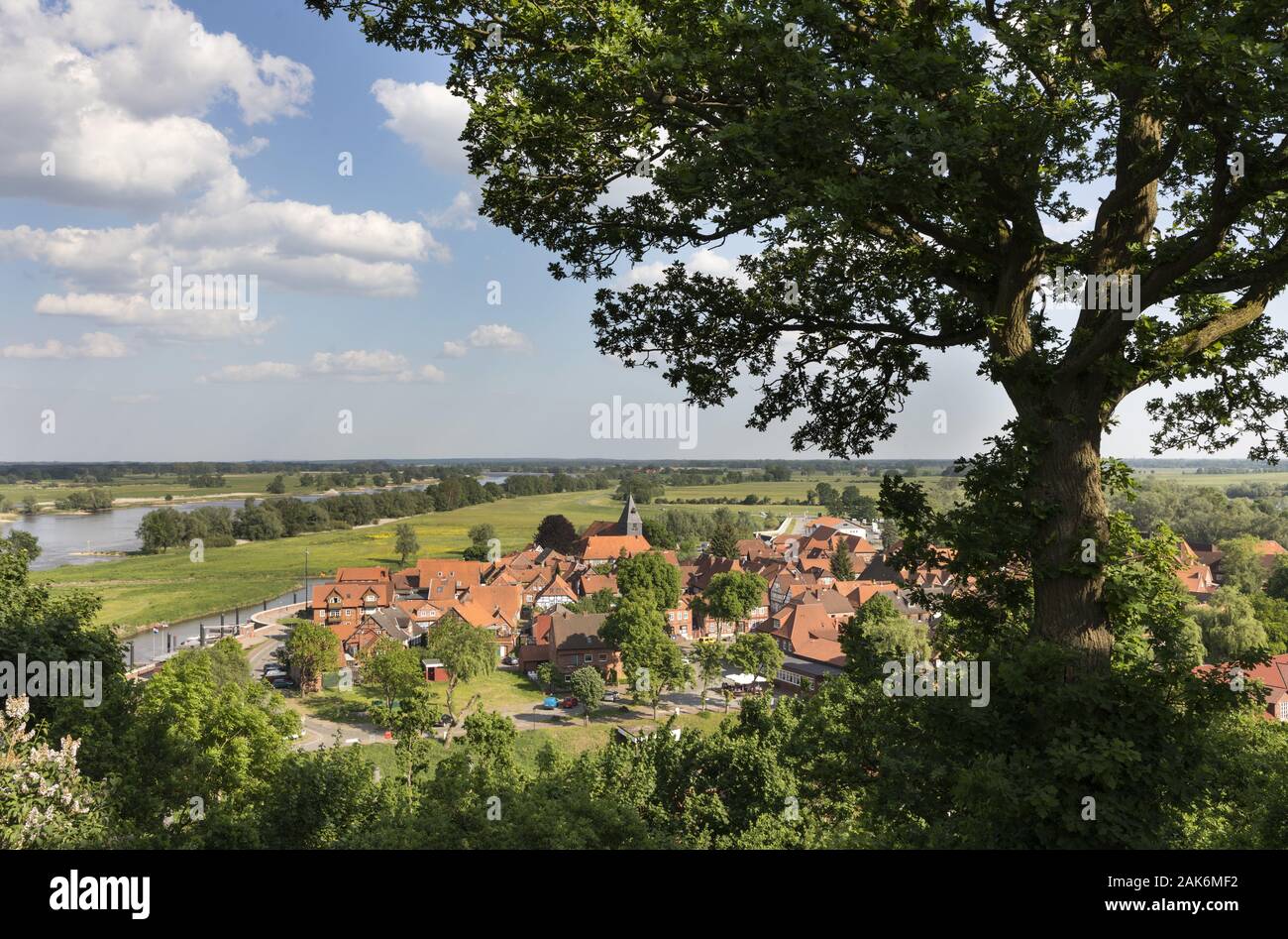 Hitzacker: Blick auf die Altstadtinsel und das Elbtal, Lueneburger Heide | usage worldwide Stock Photo