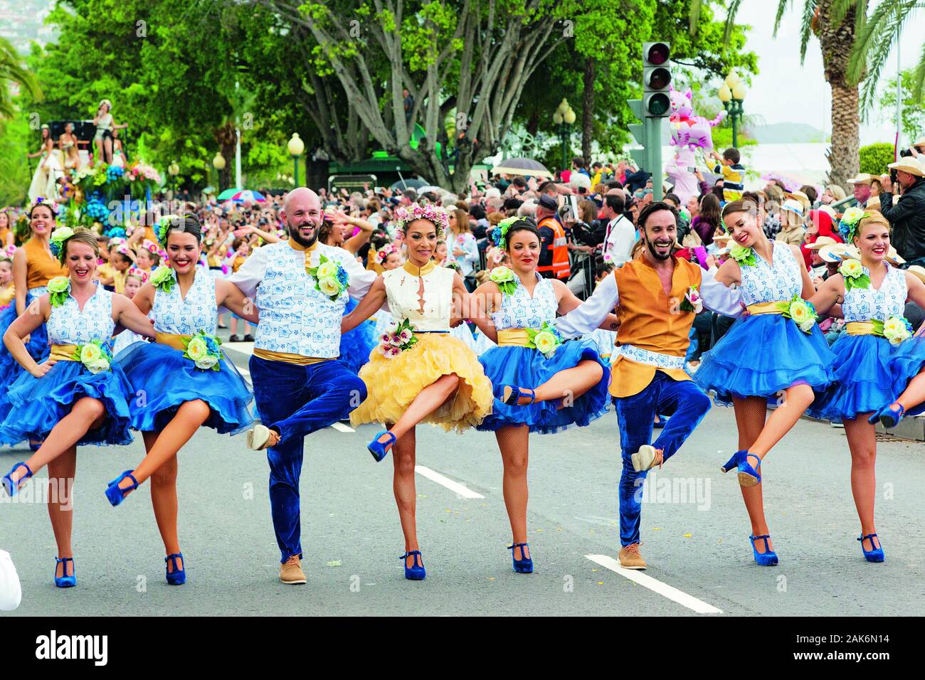  Funchal: "Festa da Flor" (Blumenfest), Umzug auf der Avenida do Mar e Bildidee 
