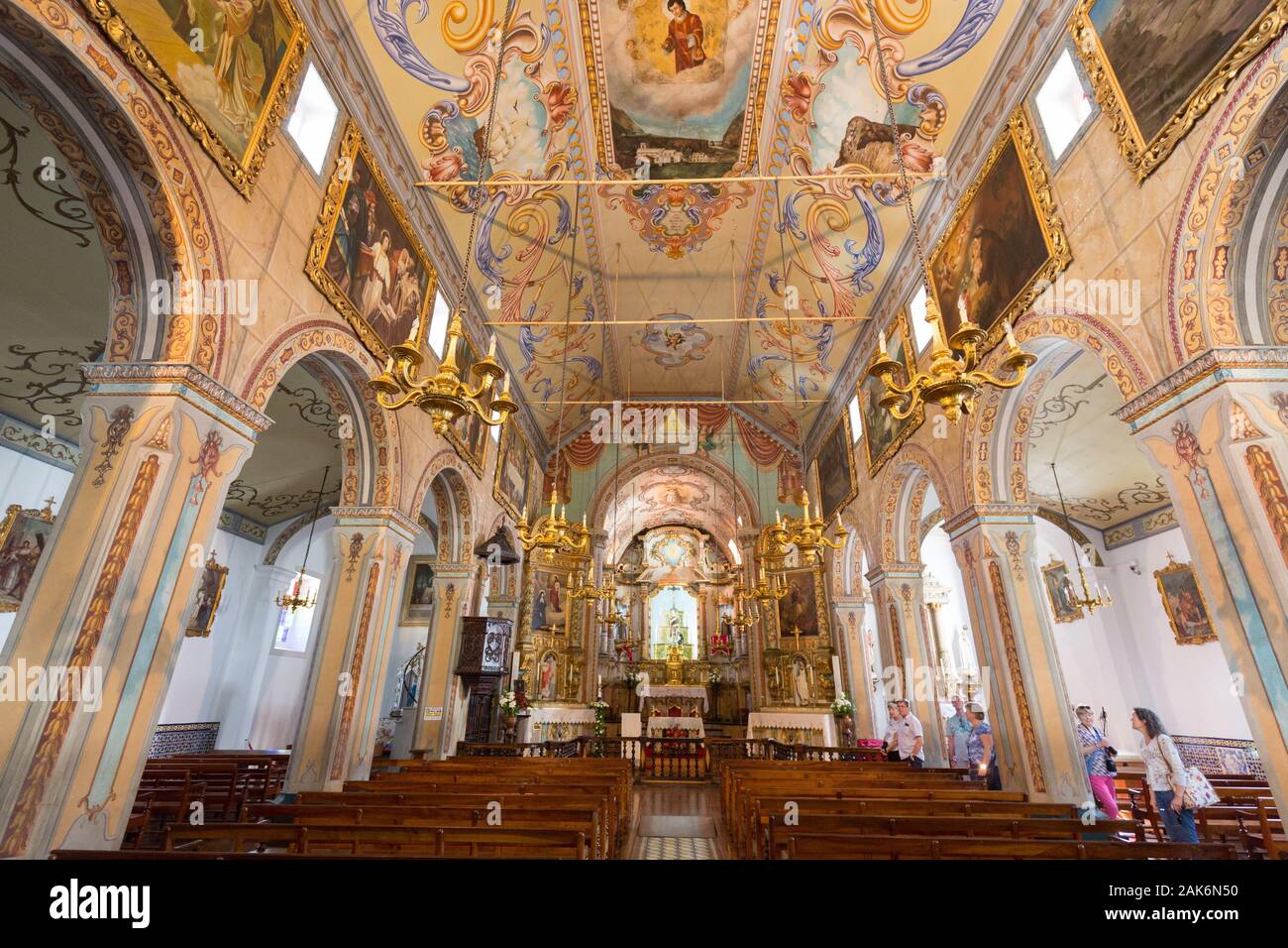 Sao Vicente: Praechtige Innenausstattung in der Kirche Igreja Matriz de Sao Vicente, Madeira | usage worldwide Stock Photo