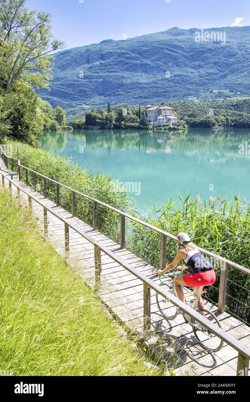Trient/Calavino: Castel Toblino auf einer Halbinsel des Lago di Toblino, Gardasee | usage worldwide Stock Photo