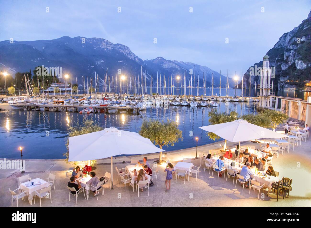 Trentino/Riva del Garda: Ristorante 'Spiaggia degli Olivi' am Hafen, Gardasee | usage worldwide Stock Photo
