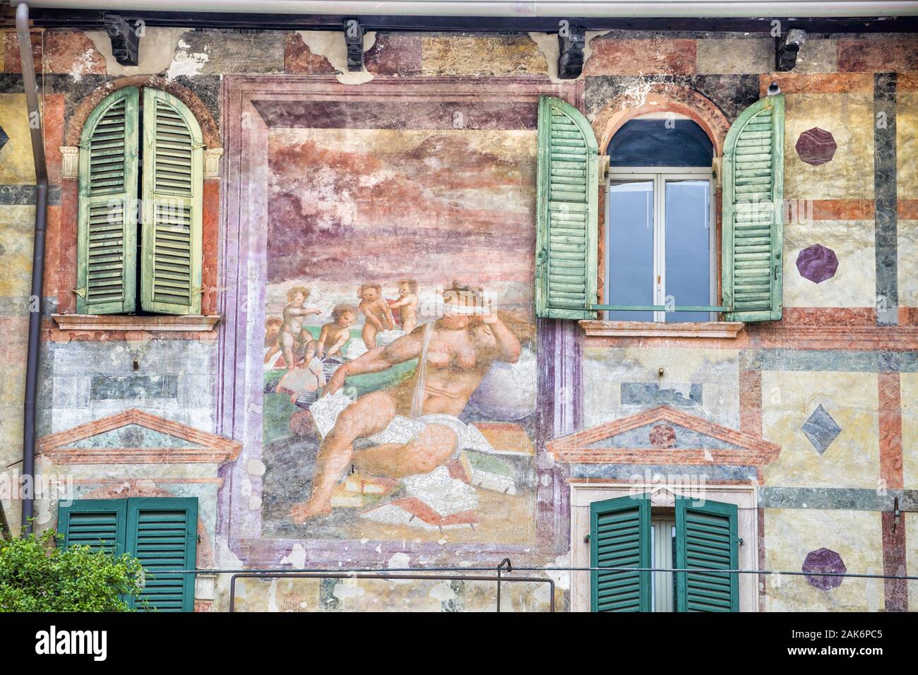 Verona: Casa dei Mazzanti mit Fresken an der Piazza delle Erbe, Gardasee | usage worldwide Stock Photo