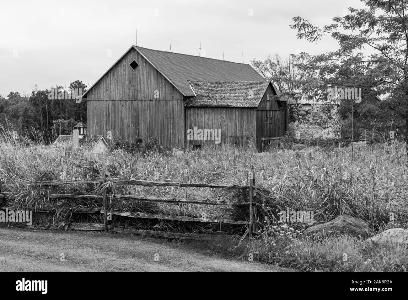Old wooden barn in rural Wisconsin Stock Photo Alamy