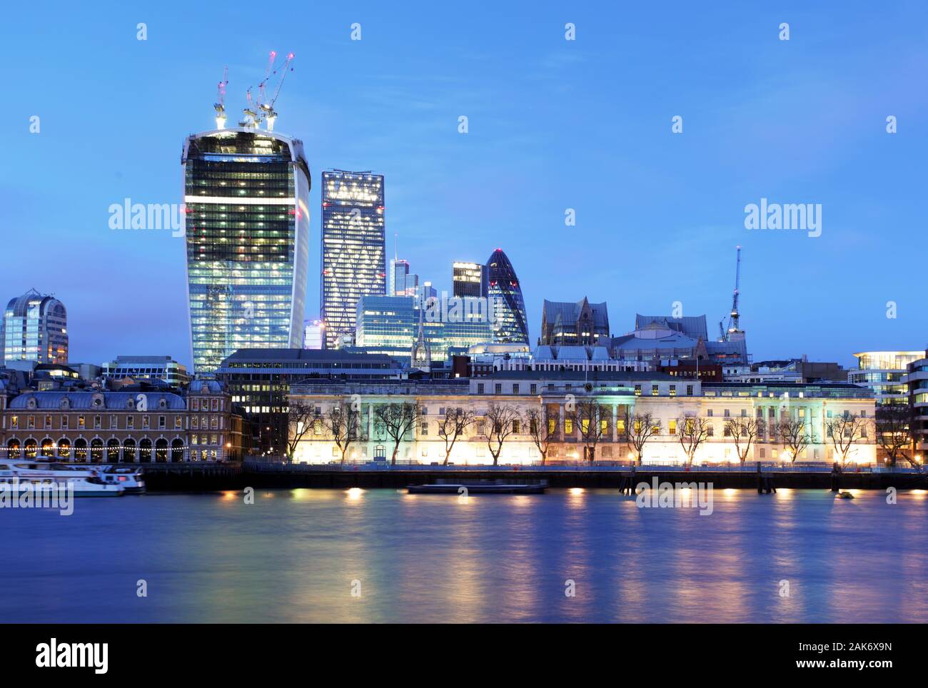 London downtown at night hi-res stock photography and images - Alamy