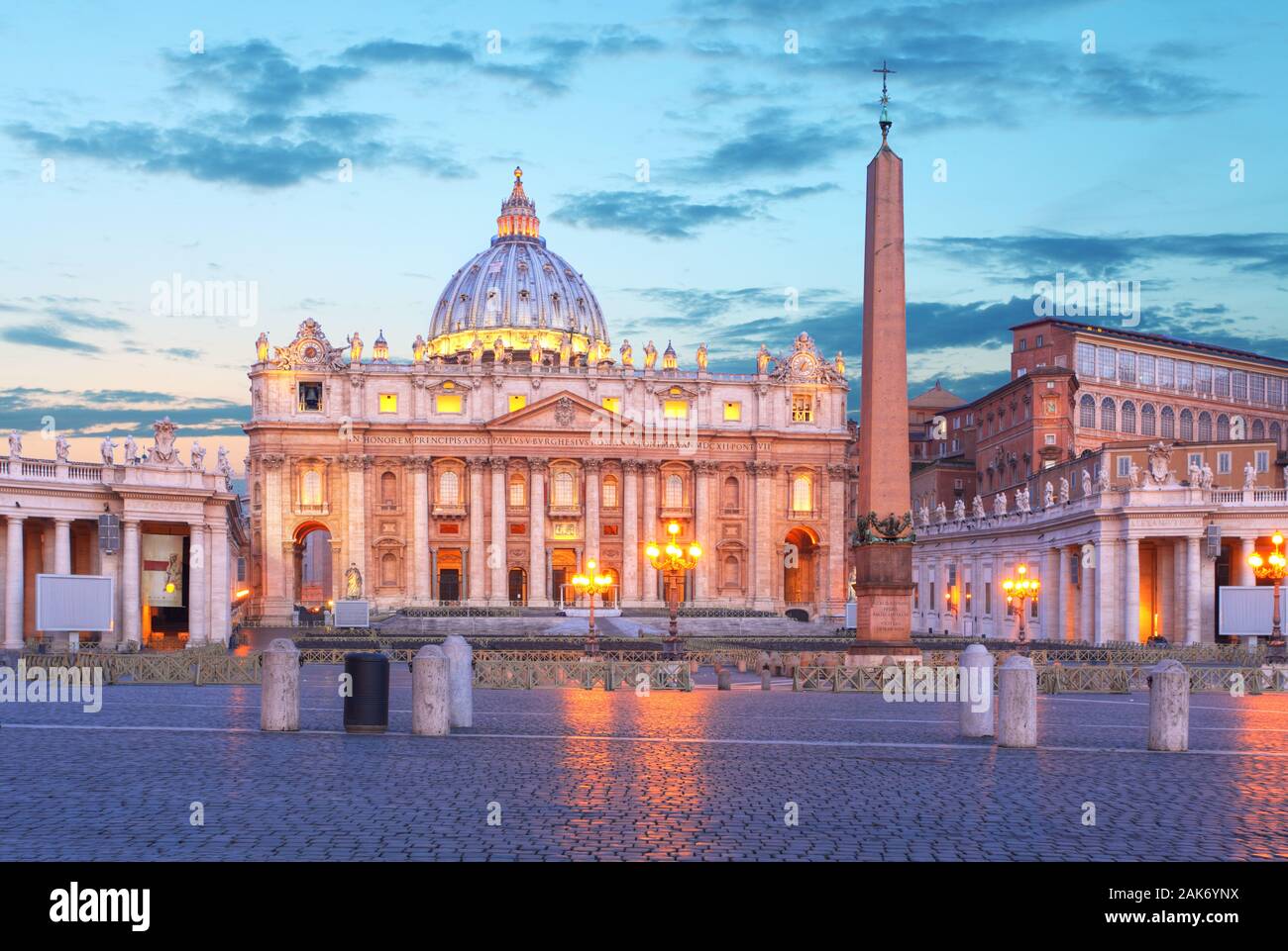 Vaticano dark hi-res stock photography and images - Alamy