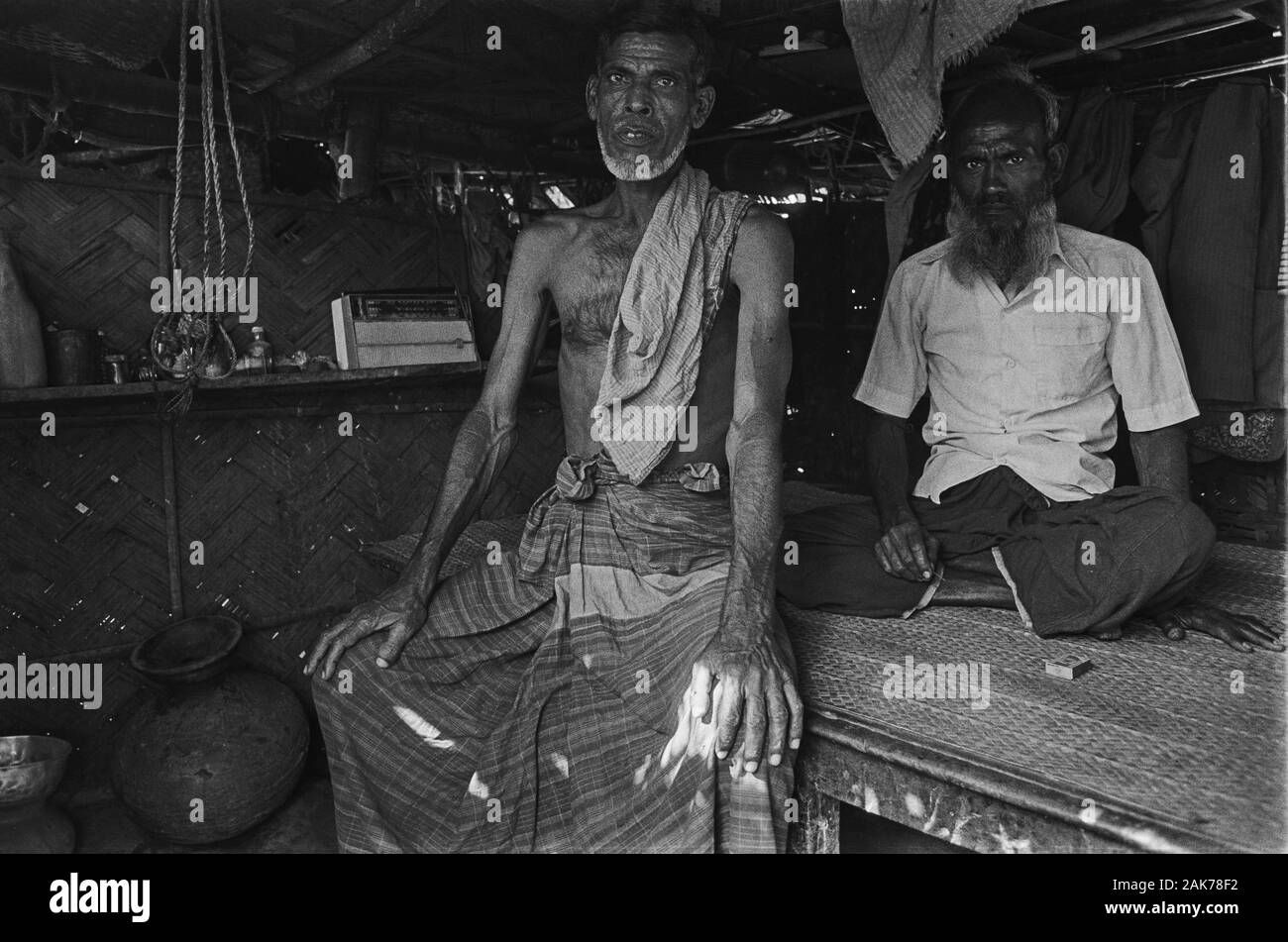 Chittagong slum hi-res stock photography and images - Alamy