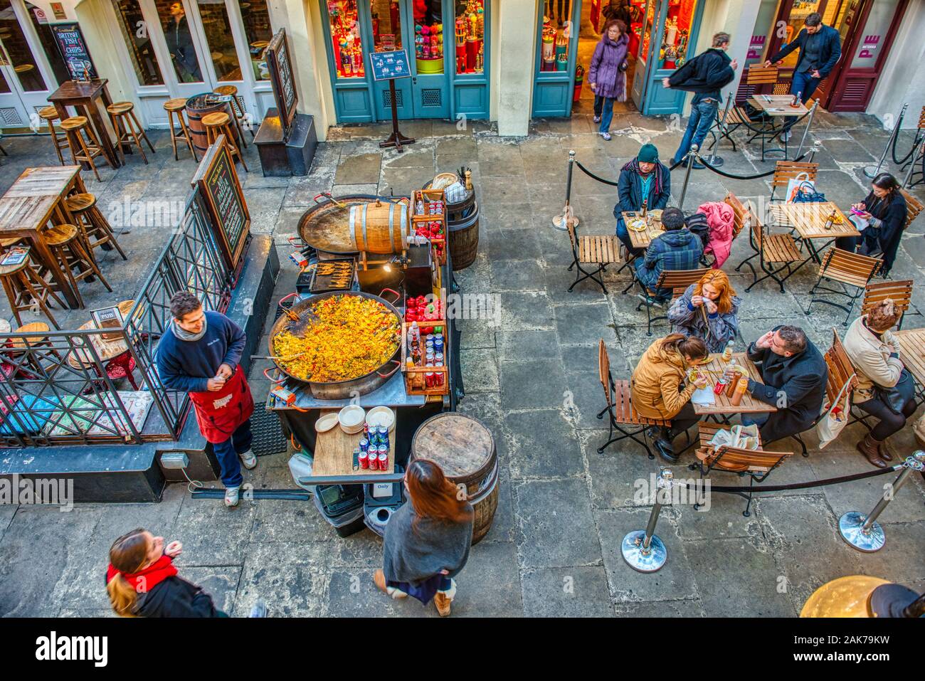People eating and drinking in Apple Market in Covent Garden Stock Photo