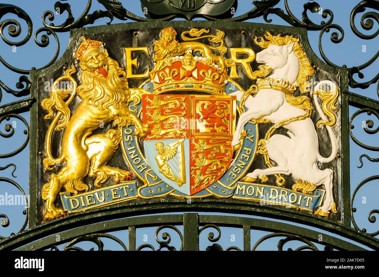 Royal crest on iron gate hires stock photography and images Alamy