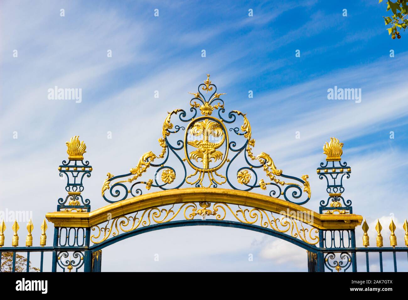Entrance gate of the Fountain gardens (fountain gardens) of Nimes in