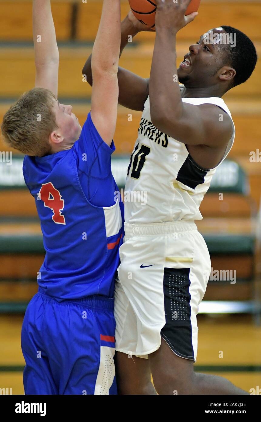 Basketball player shooting a basket hi-res stock photography and images