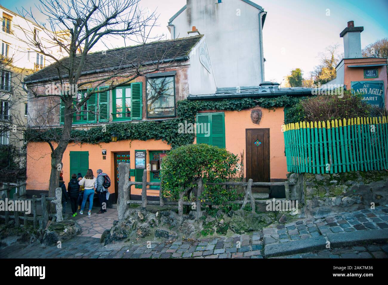 Lapin Agile, famous Montmartre cabaret, at 22 Rue des Saules Stock ...