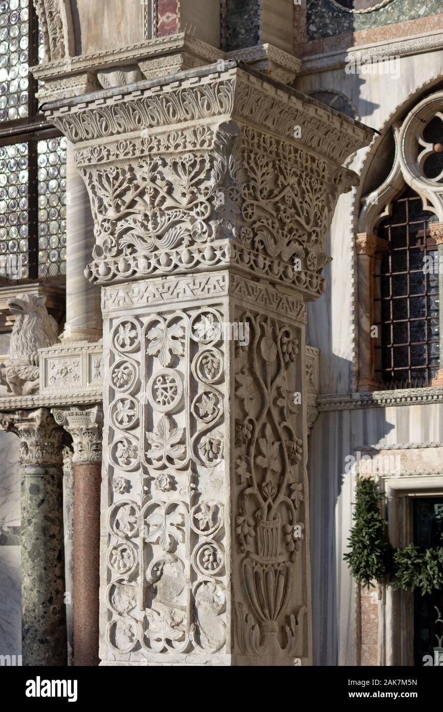 Detail of a finely decorated quadrangular pillar on the side of the basilica of San Marco, Venice Stock Photo