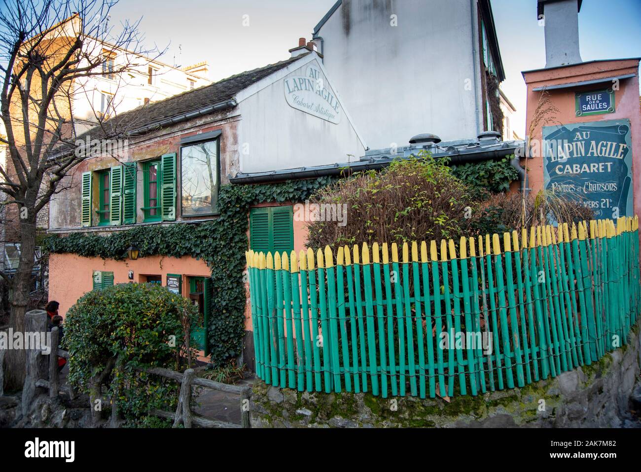 Lapin Agile, famous Montmartre cabaret, at 22 Rue des Saules Stock ...