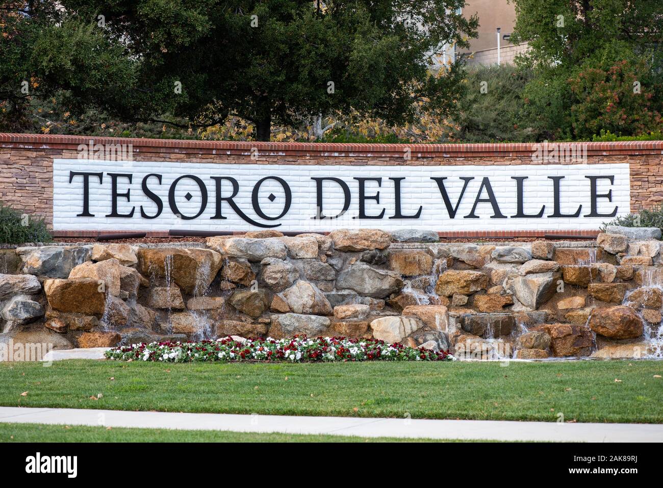 01/01/2020 - Santa Clarita, CA: Tesoro Del Valle community sign in Valencia, CA, USA. Stock Photo