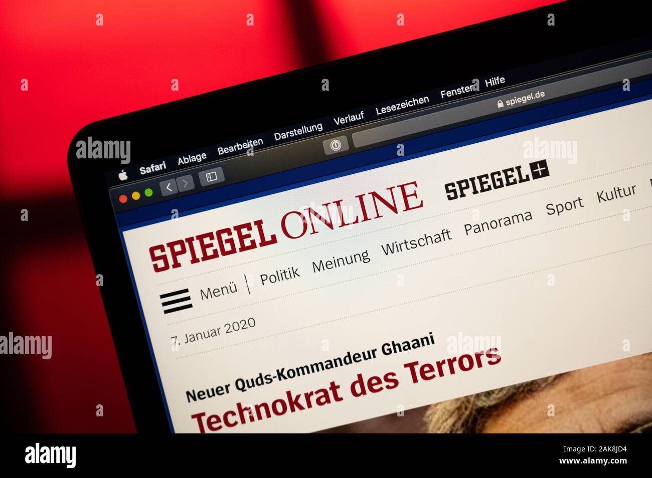 Hamburg, Germany. 07th Jan, 2020. The old online presence of the news  magazine "Der Spiegel" can be seen on a laptop. After about 25 years, the  name and logo "Spiegel Online" will
