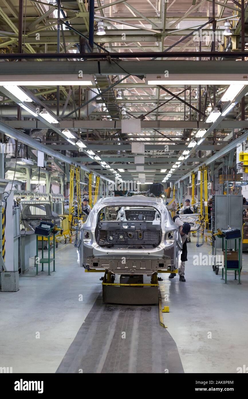 Automotive assembly line hires stock photography and images Alamy