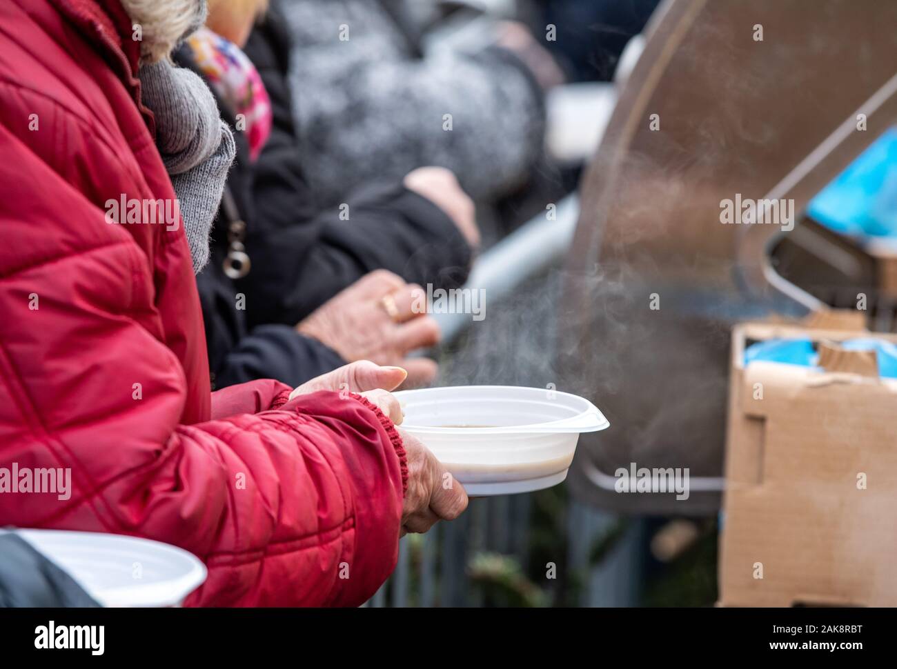 Warm food for the poor and homeless Stock Photo Alamy