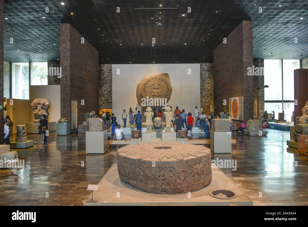Aztekenkalender Piedra del Sol (hinten), Nationalmuseum Museo Nacional de Antropologia, Mexiko Aztekenkalender Piedra del Sol (hinten), Nationalmuseum Museo Nacional de Antropologia, Mexiko