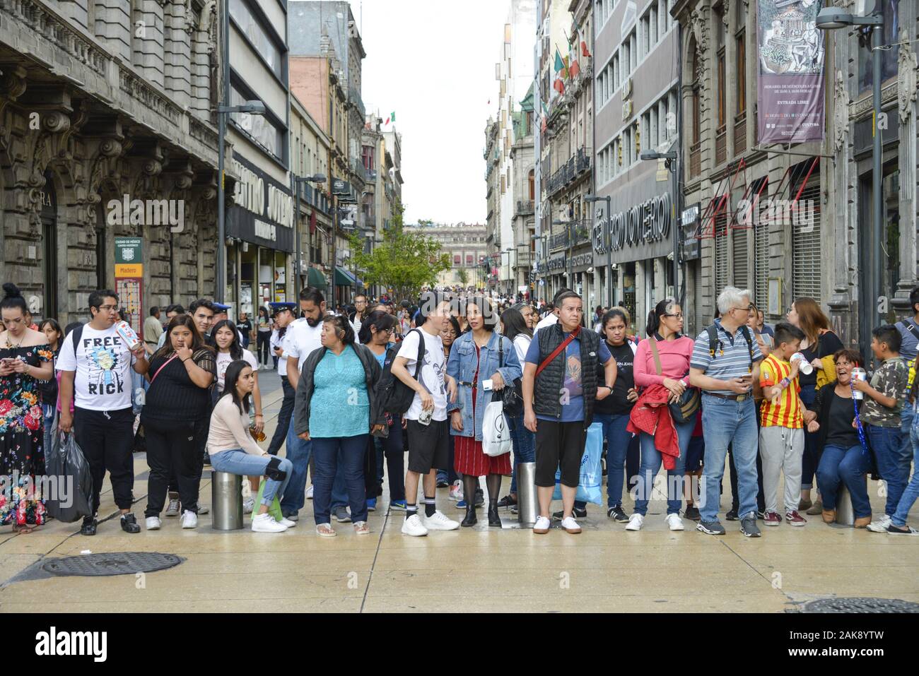 Menschen, Einkaufsstraße Av Francisco I. Madero, Mexiko Stadt, Mexiko Stock Photo