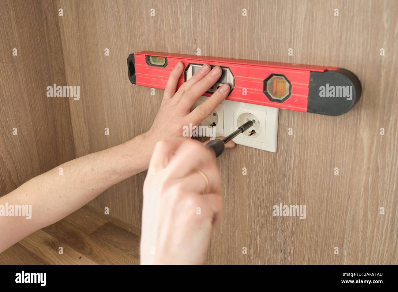 Installing electrical outlet hires stock photography and images Alamy