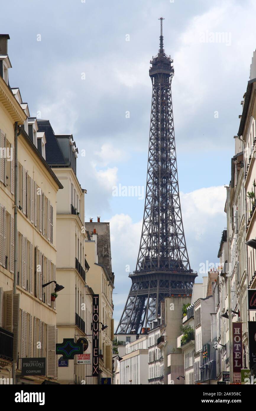 Eiffel tower apartment hires stock photography and images Alamy