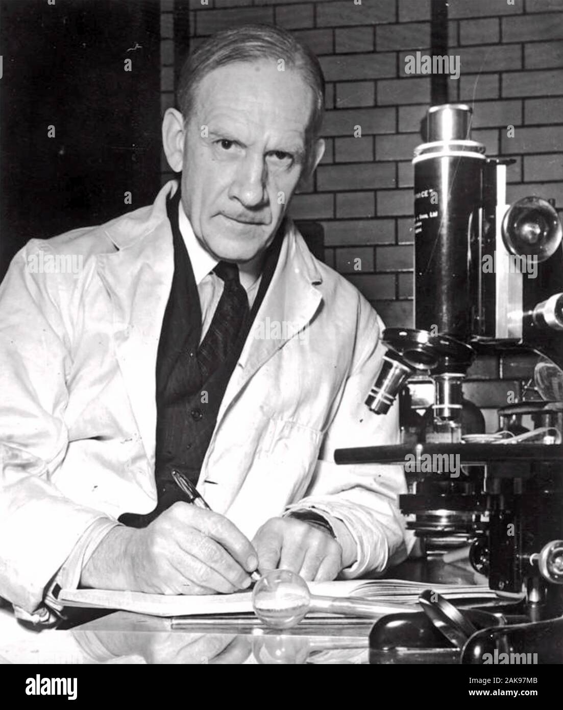 ROBERT ROBINSON (1886-1975) English organic chemist Stock Photo