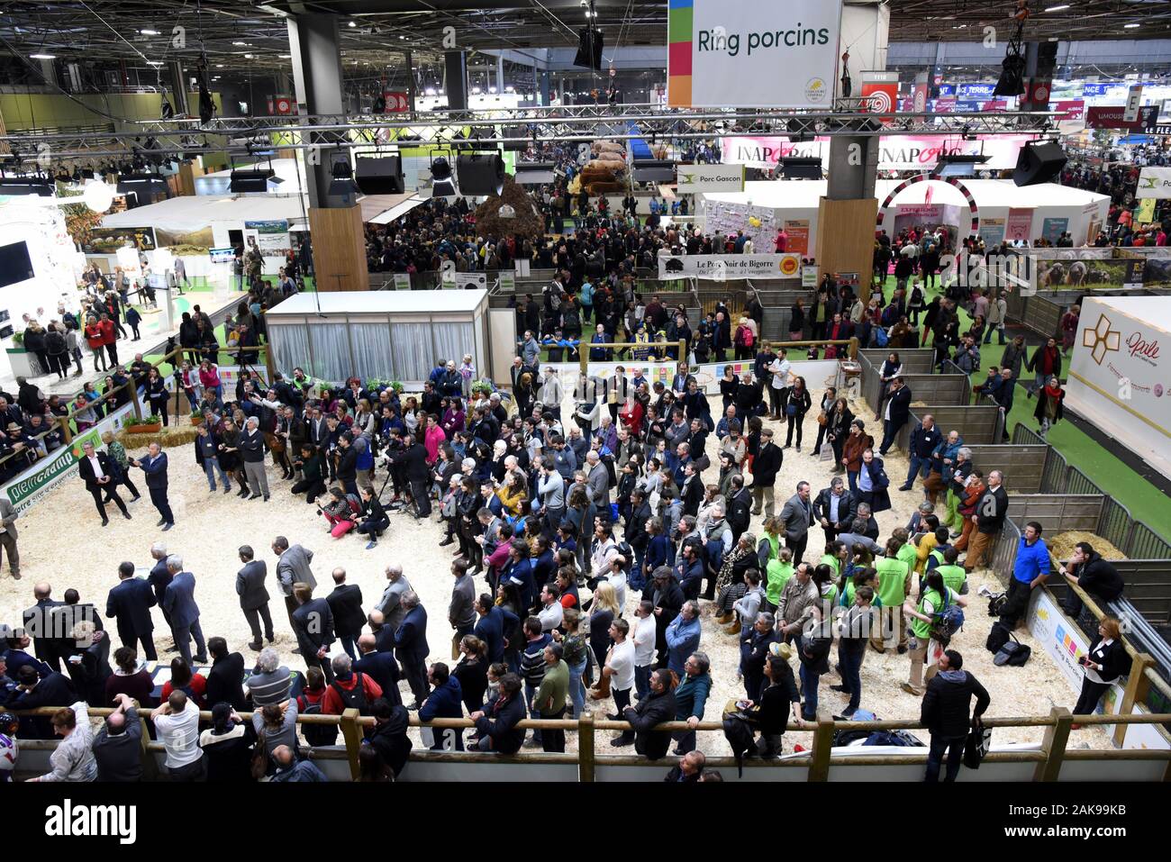 Paris, “Porte de Versailles” city gate, on March 1, 2019: International Agricultural Show. Atmosphere in the aisles of the show, overview Stock Photo