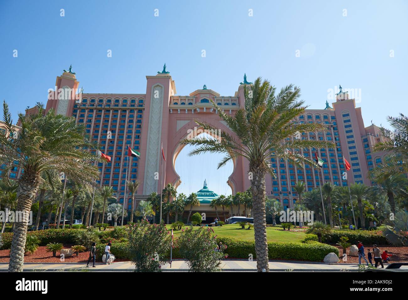 DUBAI, UNITED ARAB EMIRATES - NOVEMBER 22, 2019: Atlantis The Palm luxury hotel with garden, people and tourists in a sunny day Stock Photo