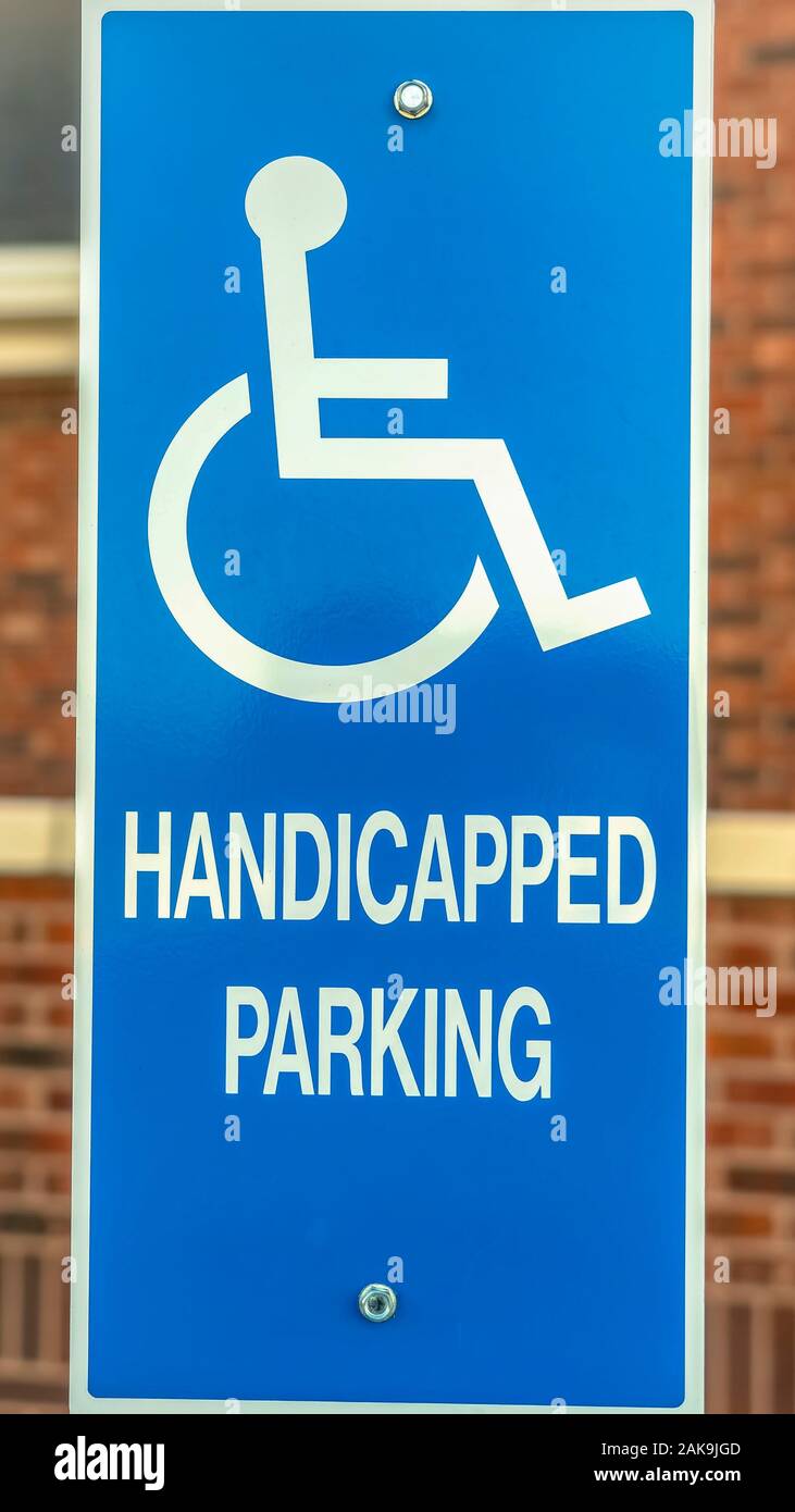 Handicapped sign brick wall hi-res stock photography and images - Alamy