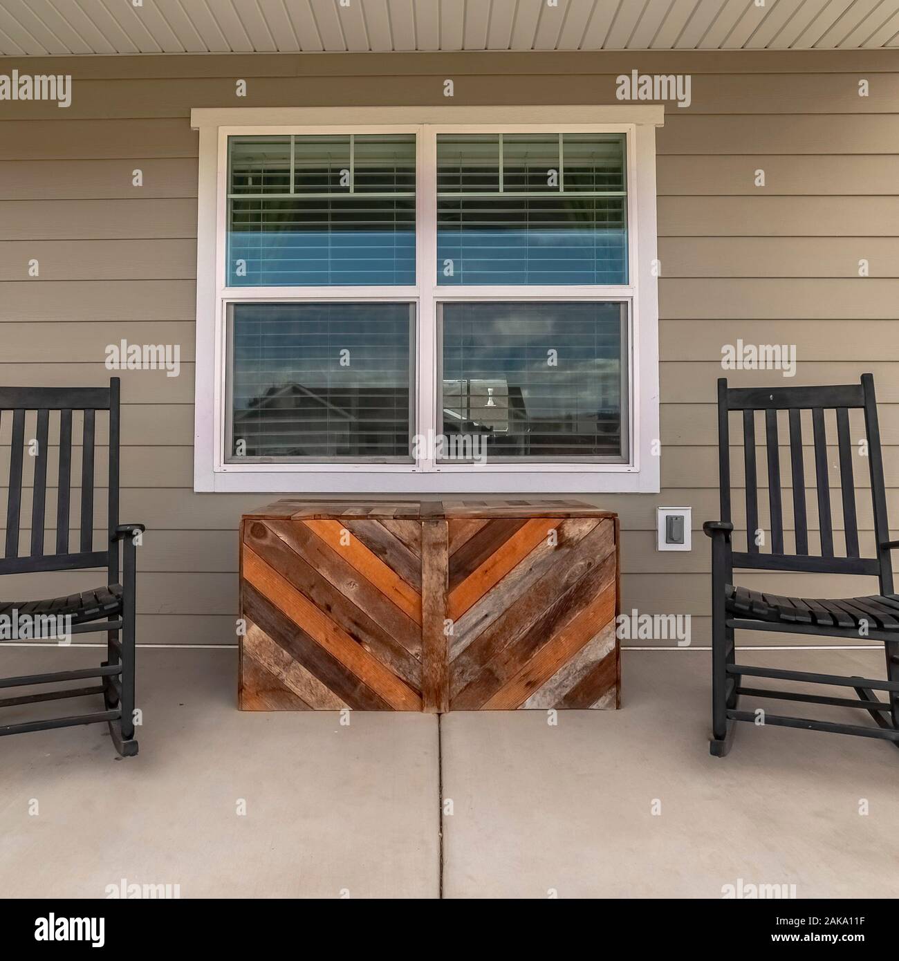 Square frame Two rocking chairs on a covered patio Stock Photo - Alamy