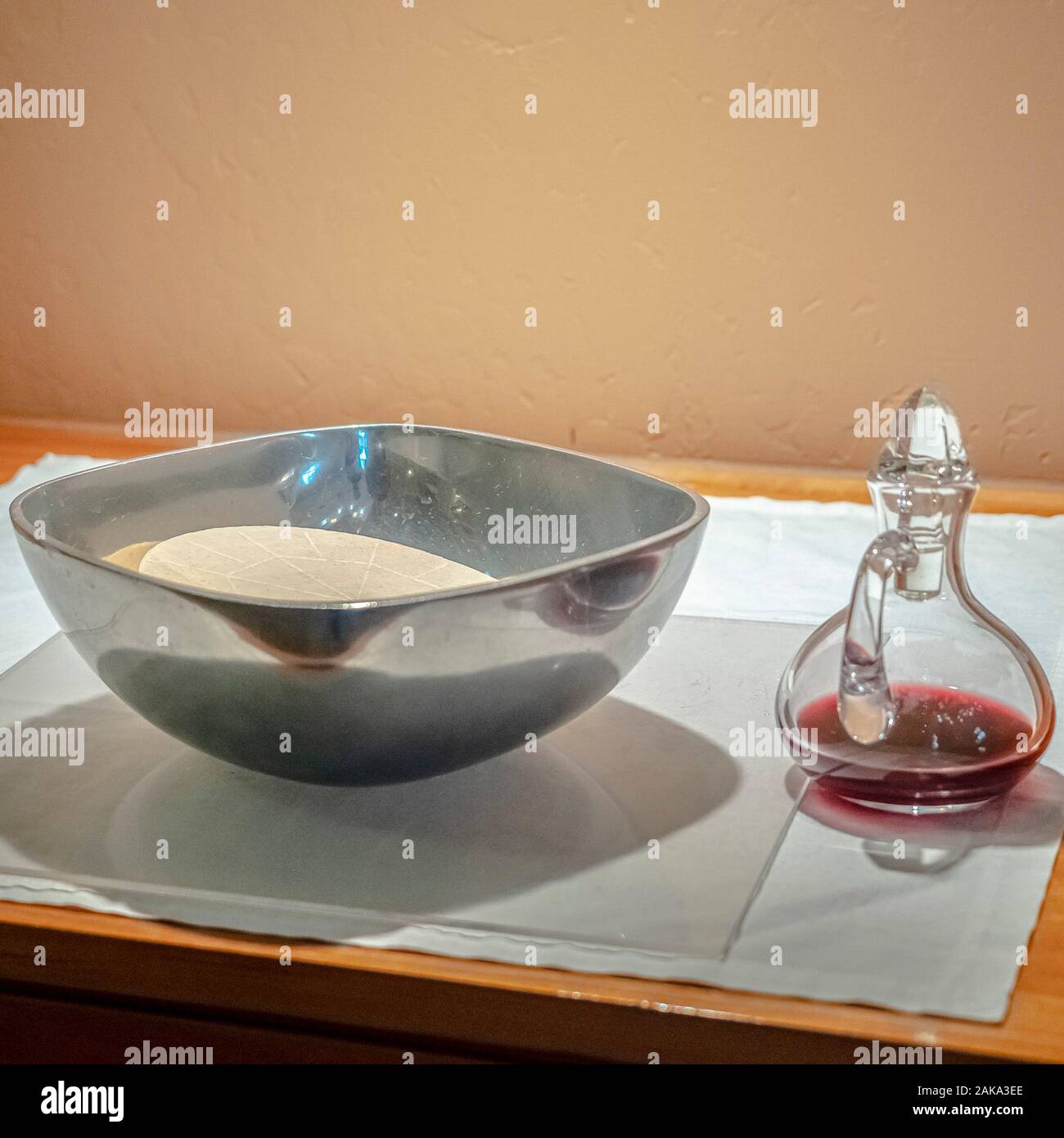 Communion wafer sacrament table hires stock photography and images Alamy