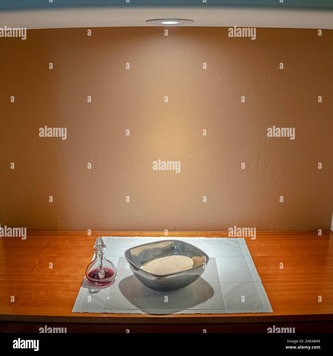 Communion wine wafers hi-res stock photography and images - Alamy