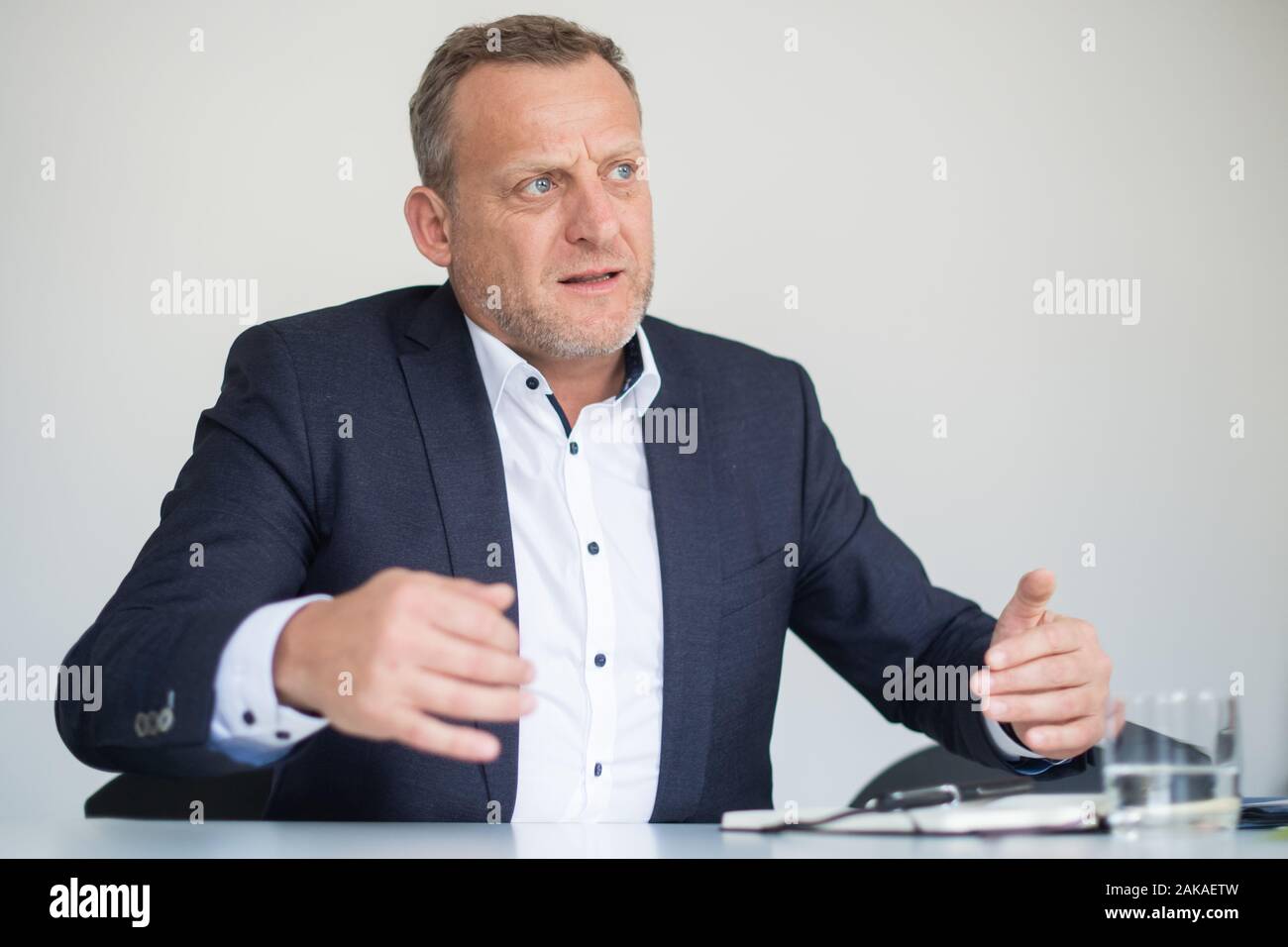 Stuttgart, Germany. 07th Jan, 2020. Roman Zitzelsberger, district manager of IG Metall Baden-Württemberg, will take part in a discussion with the Deutsche Presse-Agentur (dpa) Credit: Tom Weller/dpa/Alamy Live News Stock Photo