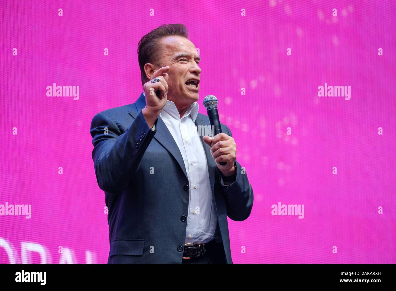 arnold-schwarzenegger-famous-actor-politician-and-businessman-speaks