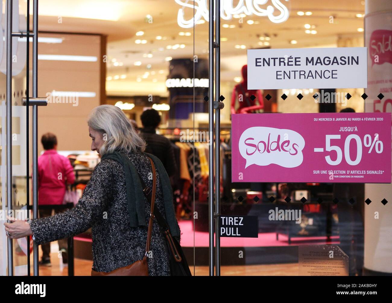 Paris, Jan. 8. 4th Feb, 2020. A woman enters a shop in Paris, France, Jan. 8, 2020. Winter sales in France kicked off on Wednesday and will last to Feb. 4, 2020. Credit: Gao Jing/Xinhua/Alamy Live News Stock Photo