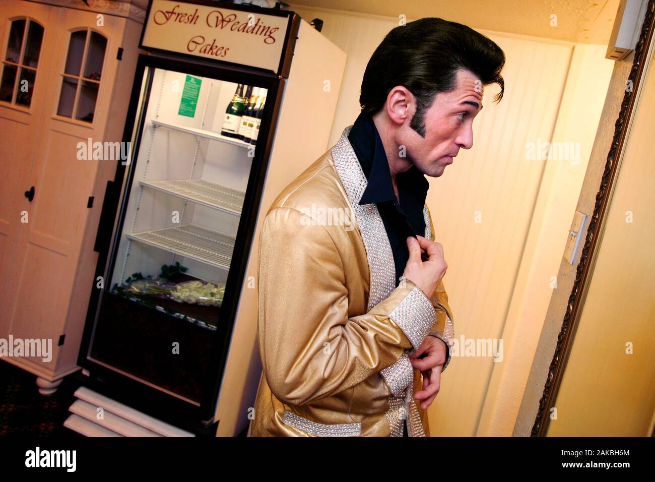 Elvis impersonator and preacher Kent Ripley, Graceland Wedding Chapel, Las Vegas, Nevada, USA Stock Photo