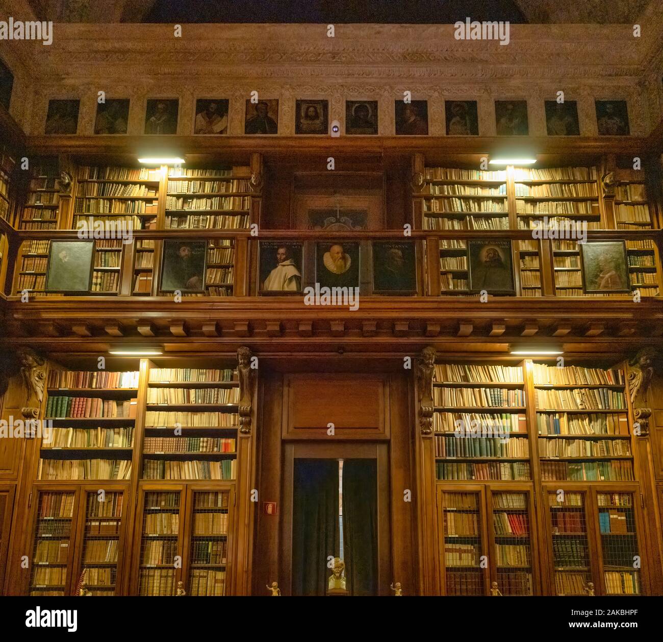 Milan Italy. Biblioteca Ambrosiana. Ambrosian Library inside Pinacoteca  Ambrosiana Stock Photo - Alamy