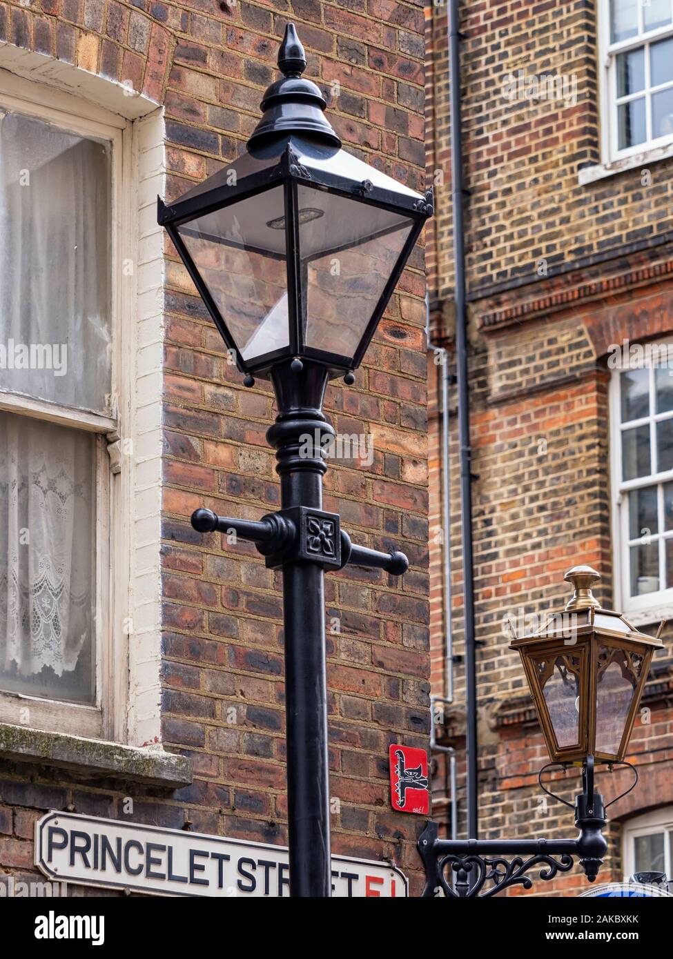 Old fashioned street lamp Stock Photo - Alamy