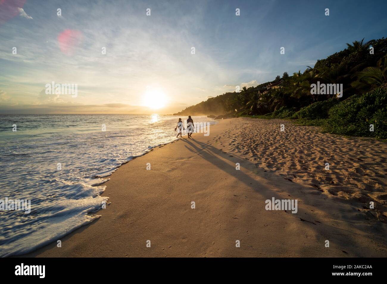 Seychelles, Mahe Island, couple at sunset in Anse Intendance Stock Photo