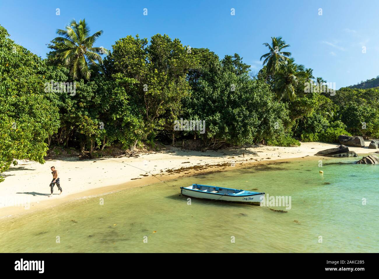 Seychelles, Mahe Island, diver in a pebble creek (Pebbles coves) in Baie Lazare Stock Photo