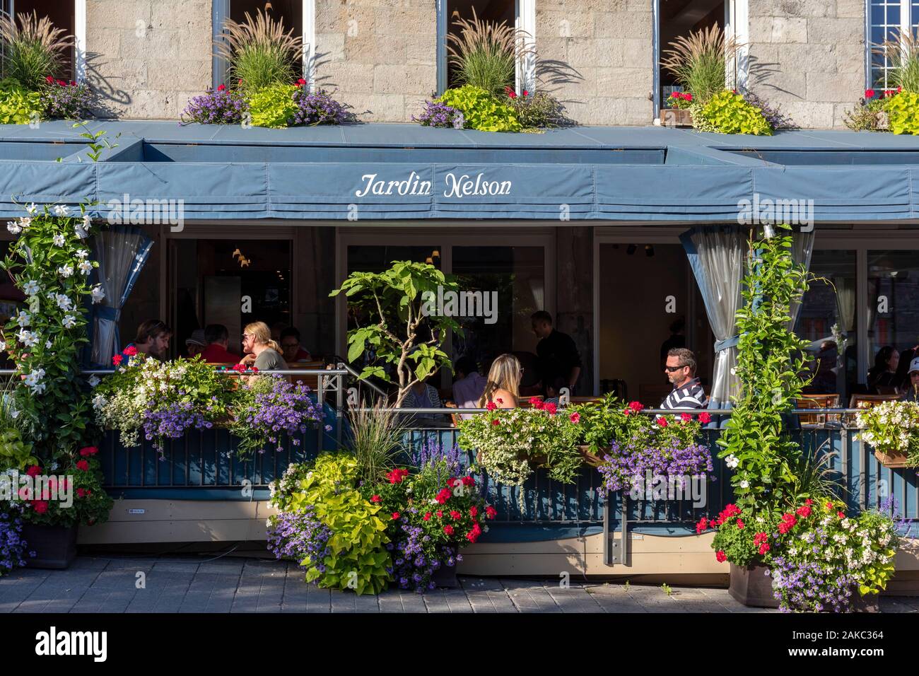 Canada, Province of Quebec, Montreal, Old Montreal, Jacques-Cartier Square  in front of City Hall, the terrace of Jardin Nelson restaurant in summer  Stock Photo - Alamy
