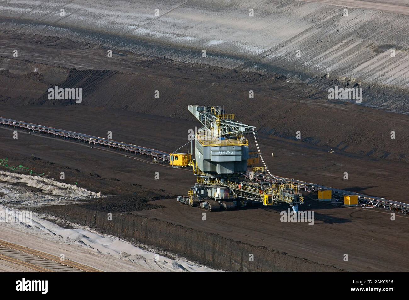 Brown coal / lignite being extracted by huge excavator at the Nochten opencast pit, lignite mine near Weisswasser, Saxony, Eastern Germany Stock Photo