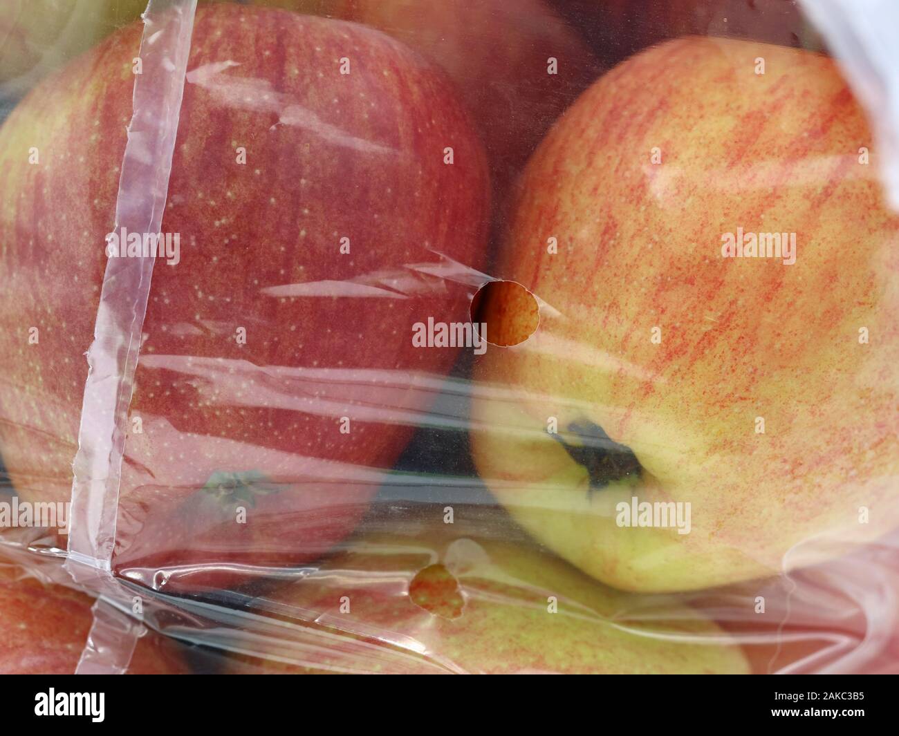 Apples in plastic bag hi-res stock photography and images - Alamy