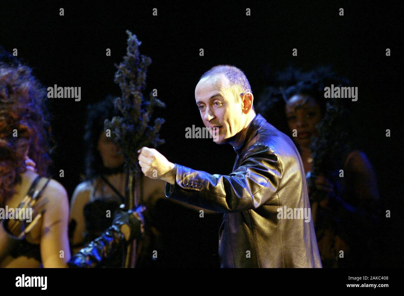 Nicholas Hytner at a rehearsal of HIS DARK MATERIALS by Philip Pullman at the National Theatre, London in 2004 stage & opera director  born Manchester 1956  knighted 2010  Artistic Director of the National Theatre, London 2003 - 2015  founder of the Bridge Theatre, London in 2017 Stock Photo