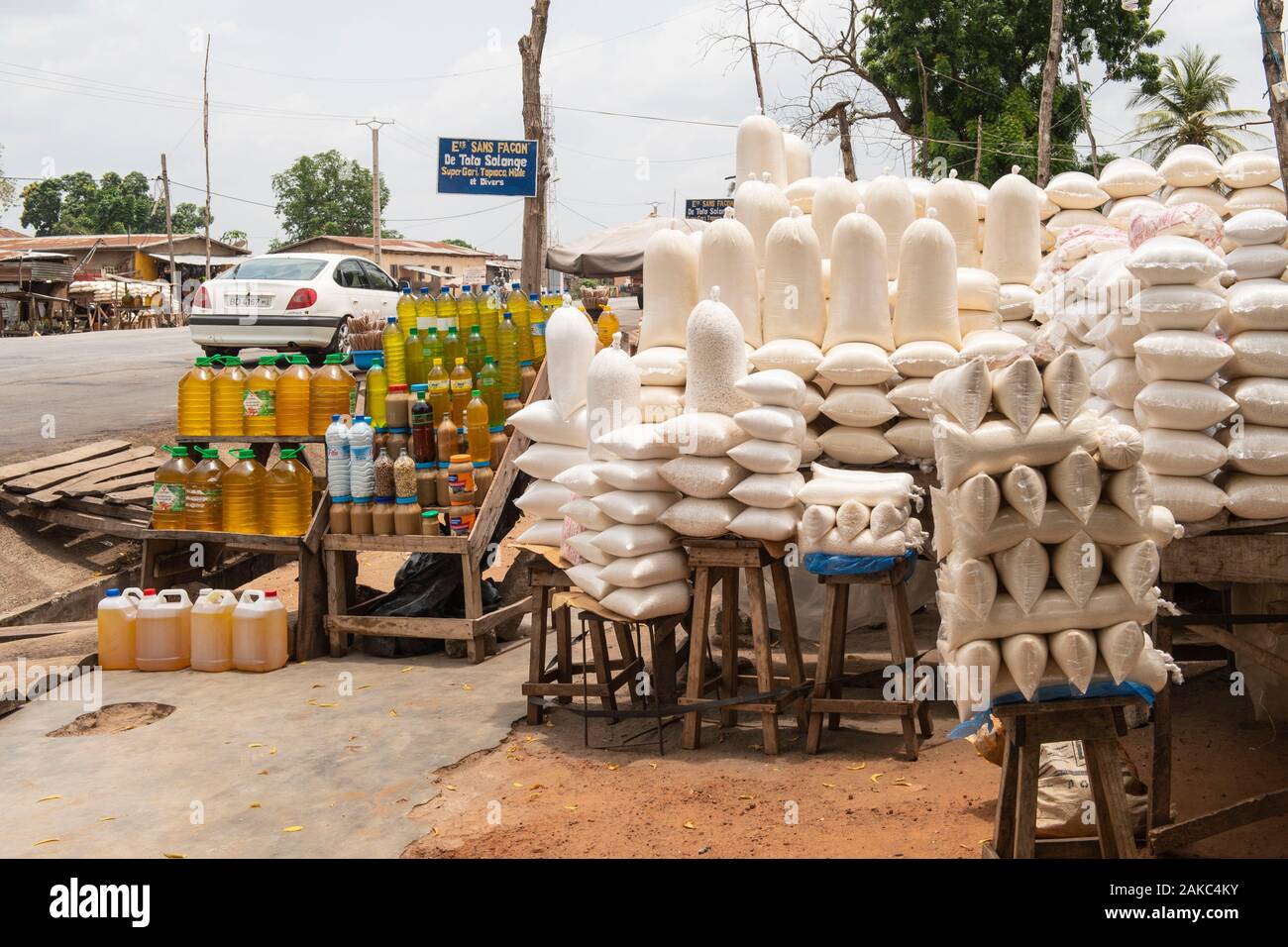 Benin, Dassa-Zoumé, food shop for garri flour and palm oil Stock Photo